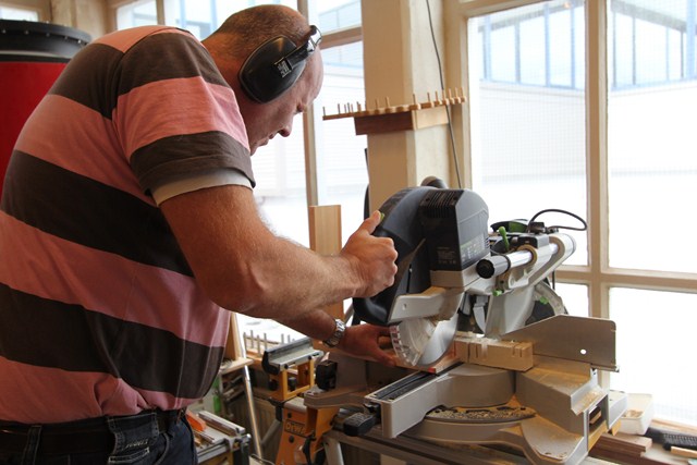 Cursus zaagtechniek - u leert houtbewerking op de cirkelzaag, lintzaag en afkortzaagmachine.